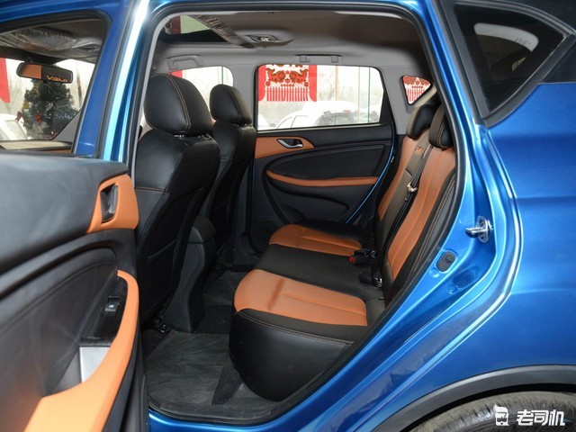 到店实拍 小哥带你看江铃e400