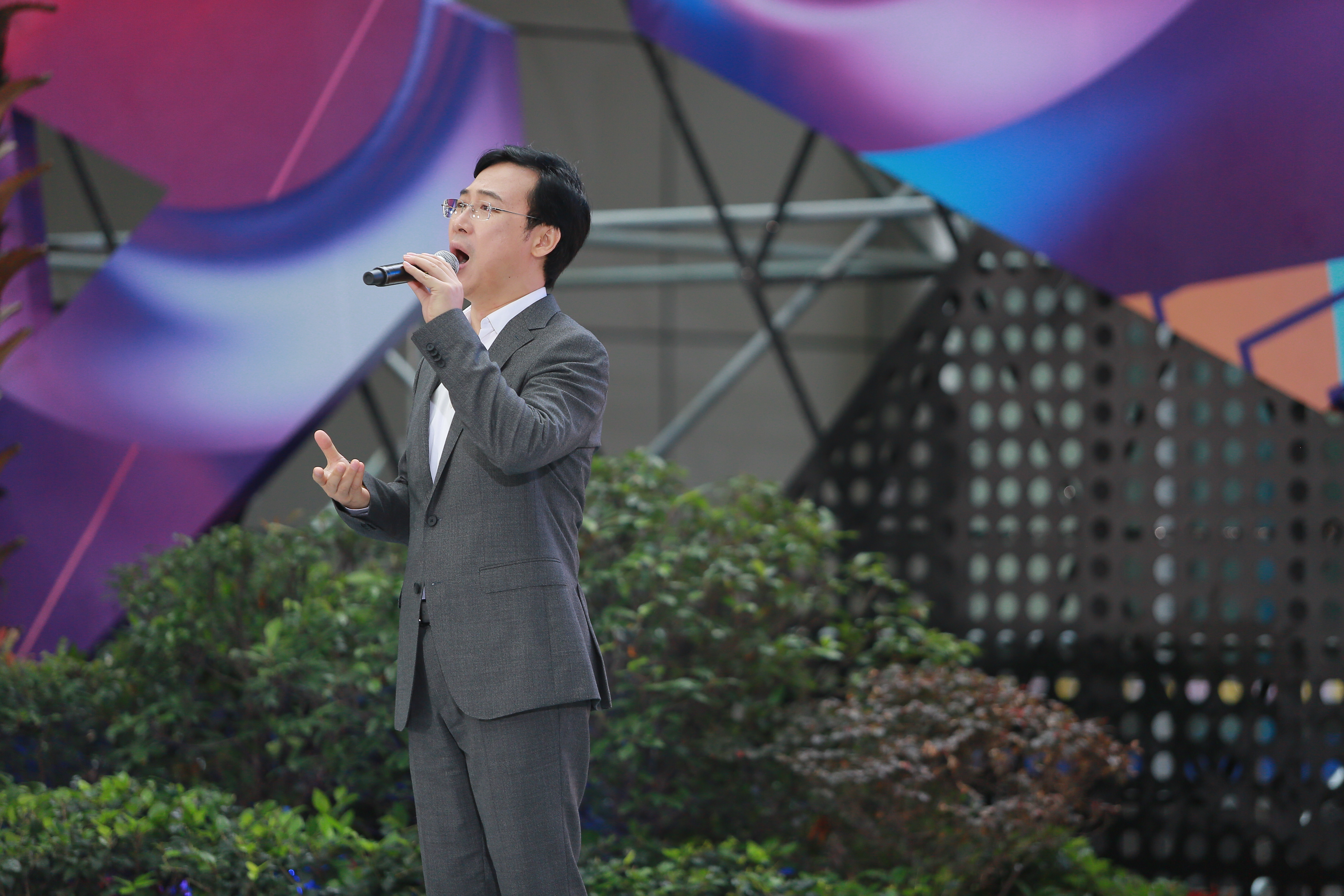 沪剧演员茅善玉,足球运动员虞伟亮……他们是特地赶来为人圆梦的