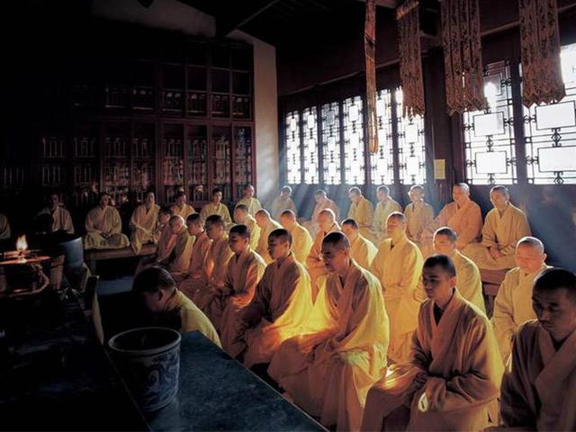 女居士与男众法师相处 怎样做最如法?__凤凰网