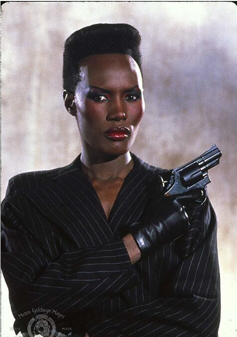 007剧组得罪最狠反派女杀手葛蕾丝琼斯回归后火速闪辞