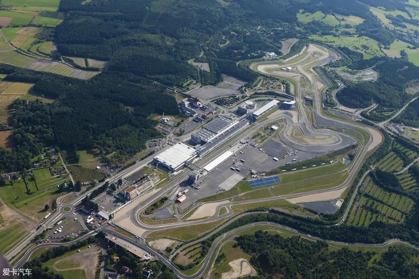 纽博格林的正确叫法应该是"纽博格赛道",不过既然车迷已经为"纽博格林