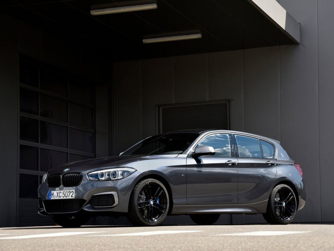 5s左右的宝马140i绝对是不二之选;倘若只是代步偶尔跑跑街,宝马120i