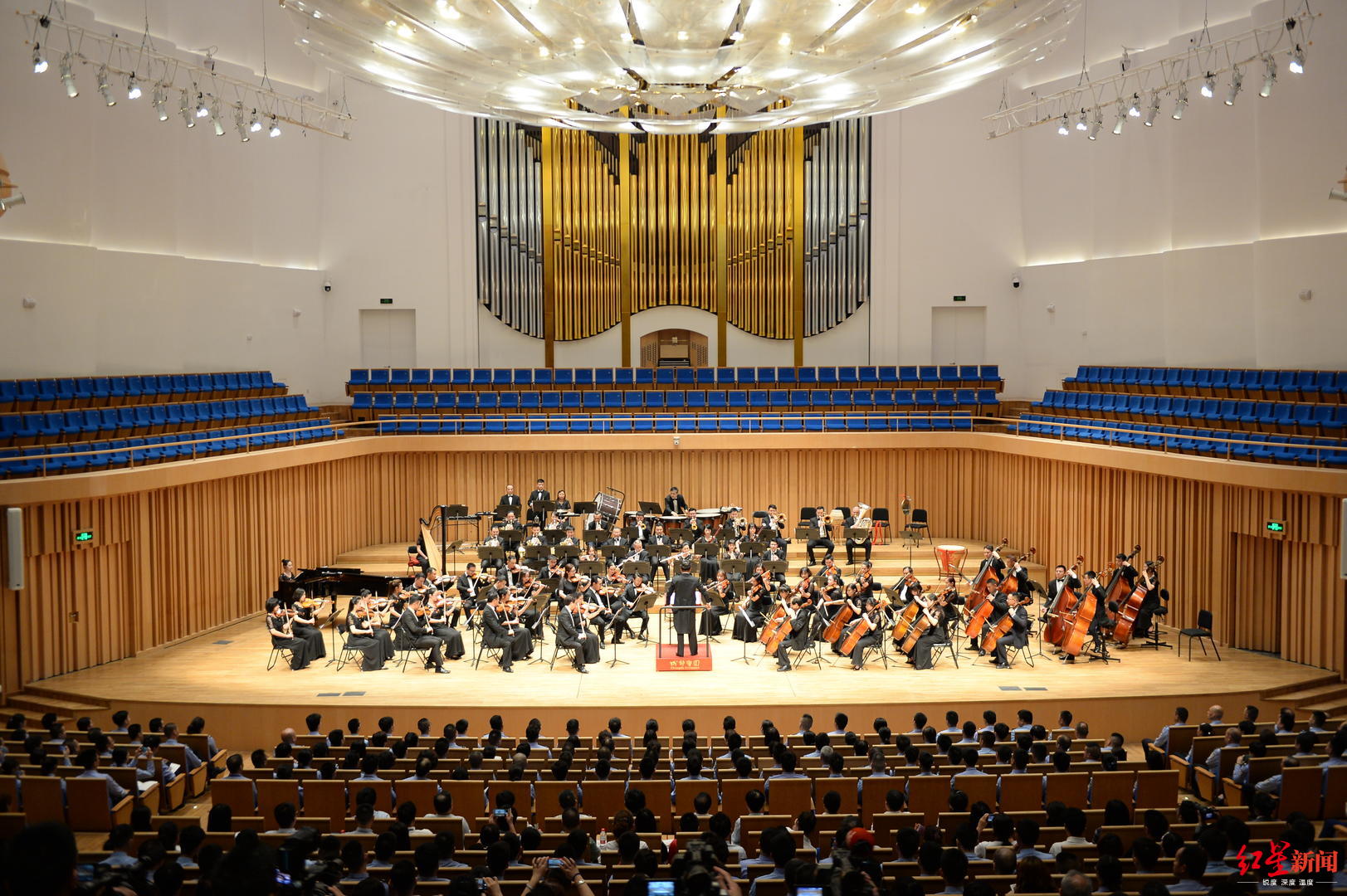 欢乐与荣耀迎接世警会成都城市音乐会今晚奏响