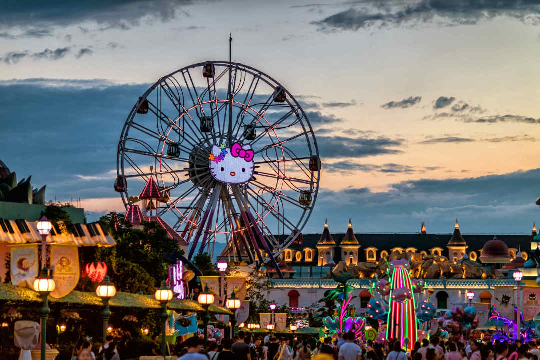 杭州hellokitty乐园专列纯真就在站台的另一边