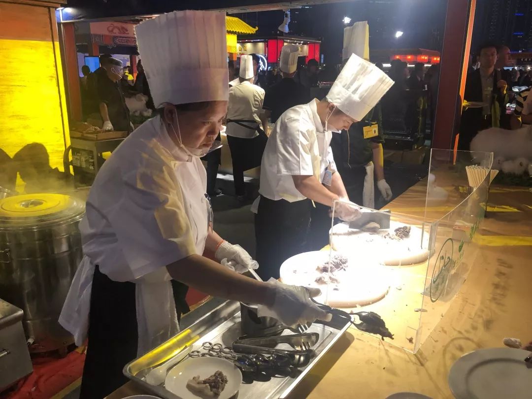 2019夏季达沃斯文化晚宴 绽放最炫“大连之夜”__凤凰网