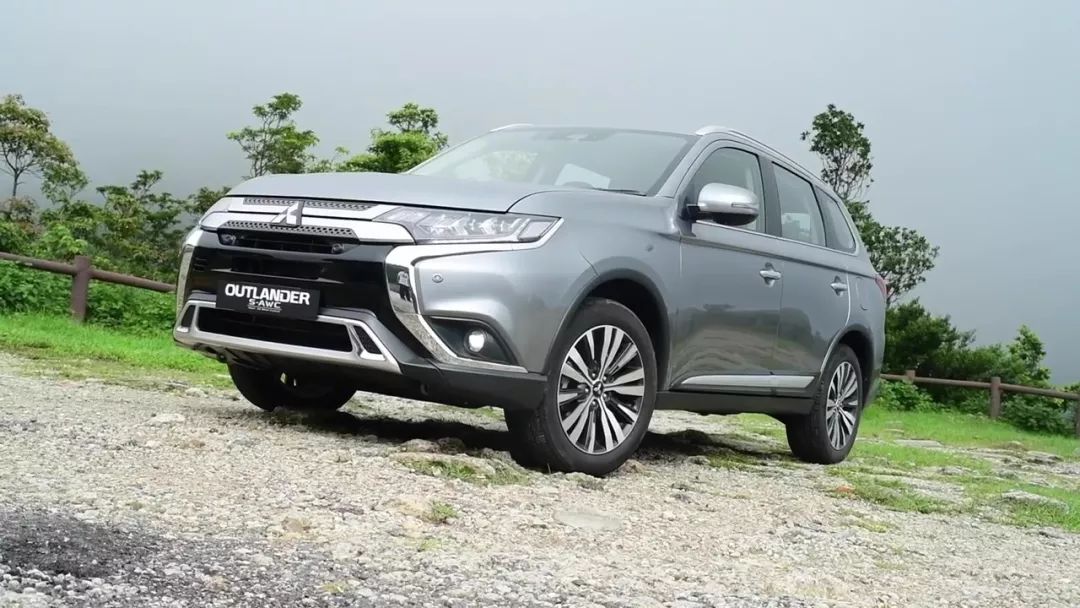 7座位智能四驱郎,试三菱欧蓝德s-awc__凤凰网