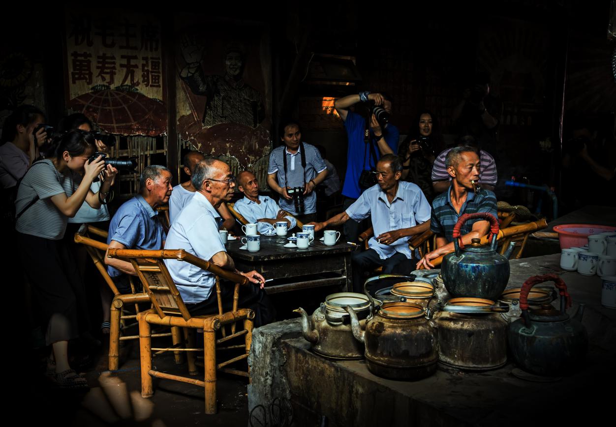 一盏清茶品蓉城:成都特色小店图景里的茶馆记忆__凤凰网