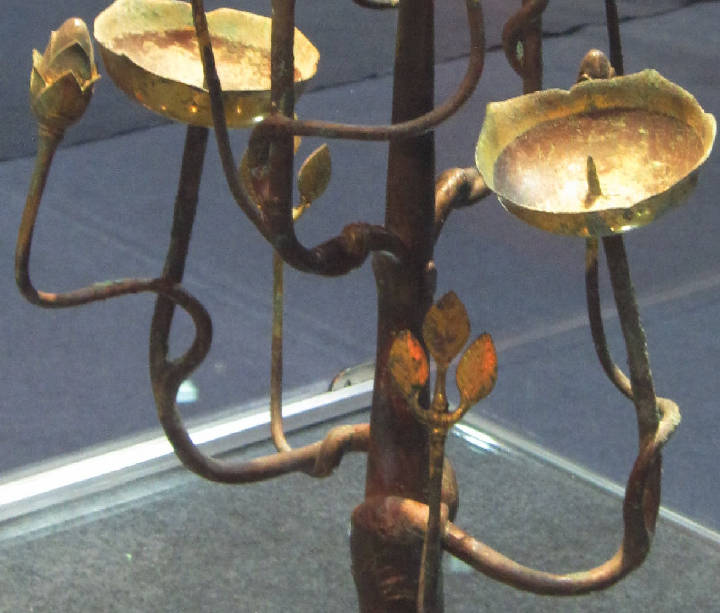 西汉| 铜鎏金连枝灯(天水成纪博物馆藏)