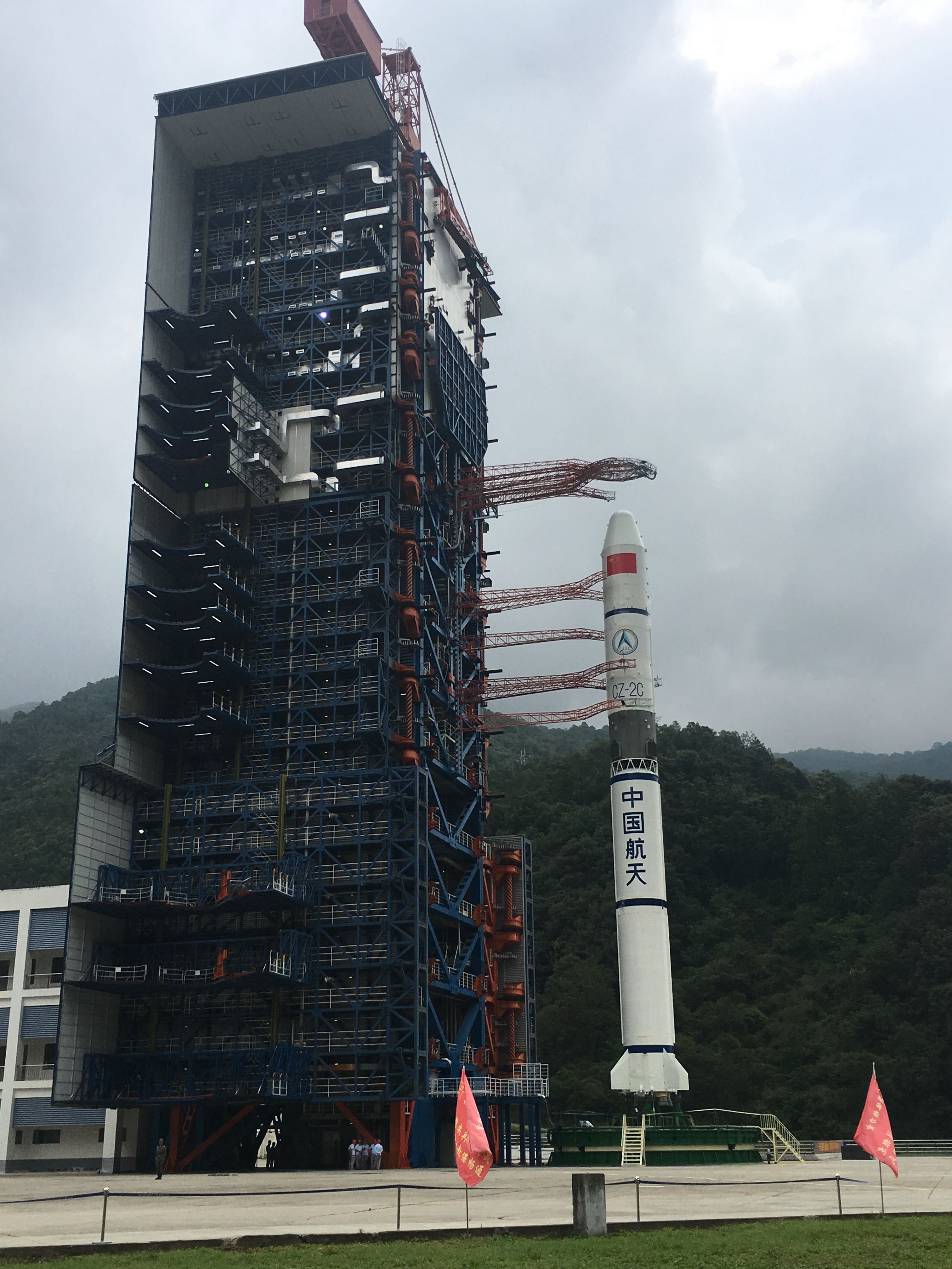 中国长征火箭走出重复使用第一步残骸首次指哪落哪