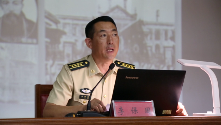 提起火箭军某新型导弹旅首任政委李保国,旅里官兵们有三种心态:营连主