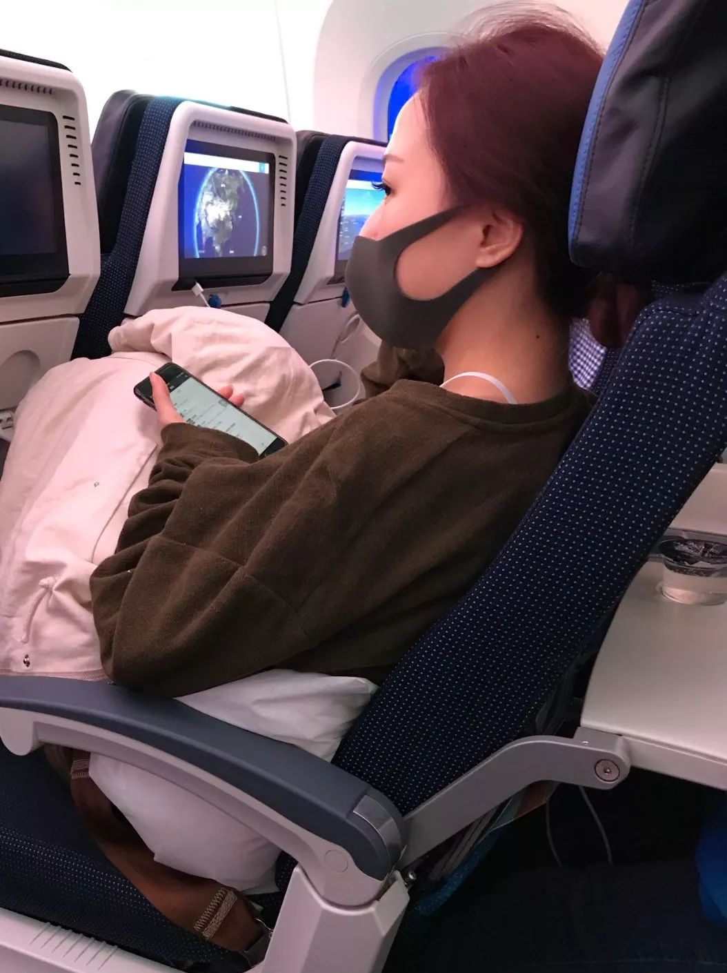 机舱化妆包 | 连凌晨三点坐飞机都要补妆吗?