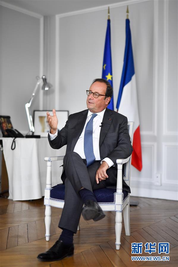 法国前总统奥朗德在法国巴黎接受新华社记者专访(9月24日摄