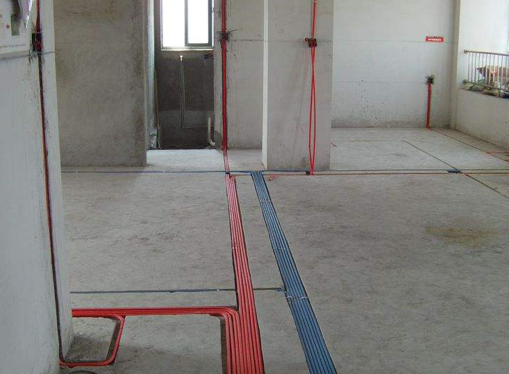 装修时水电改造,水电走顶还是走地比较好?