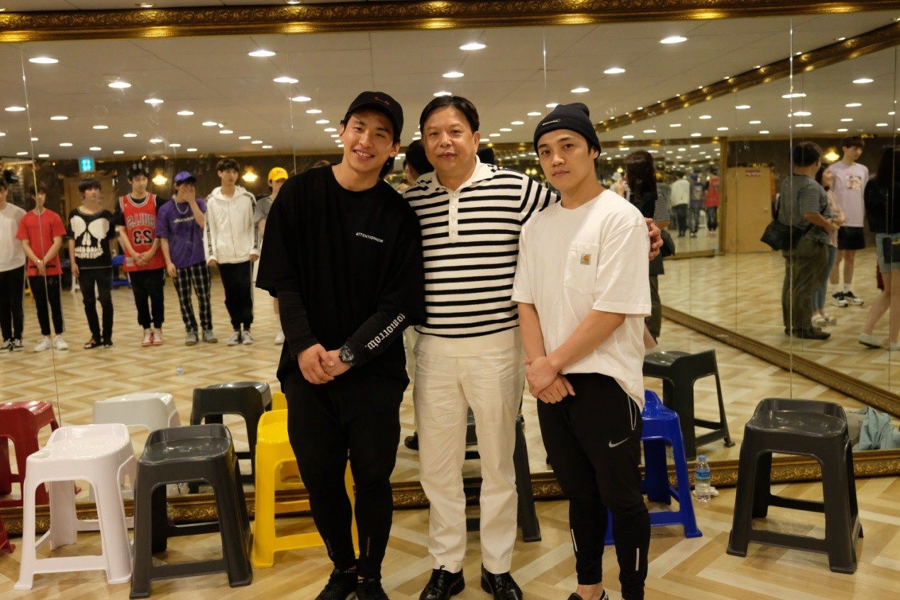 《国风美少年》鞠婧祎点赞林子杰 精分男孩背后的宝藏男团