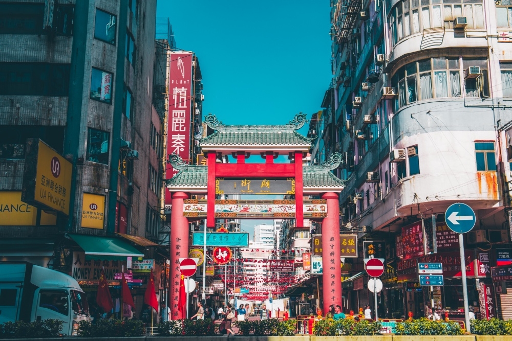 香港庙街的另一个真实面孔算命占卜泼红漆街头唱戏ktv