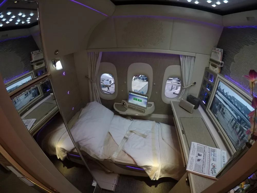 30万的头等舱满钻飞机空中泡澡揭秘那些五星级头等舱的奢侈生活