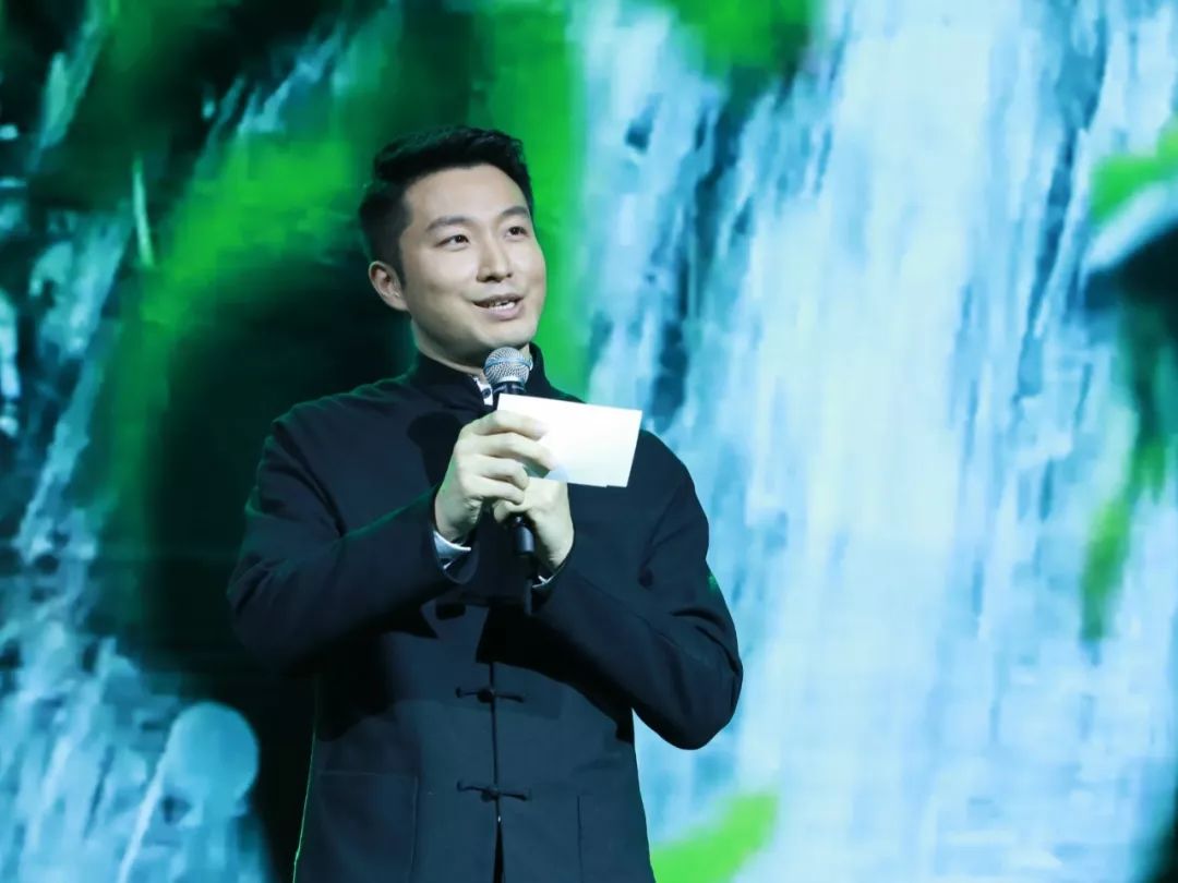 中央广播电视总台央视主持人月亮姐姐,央广主持人春天姐姐 朗诵《彩色