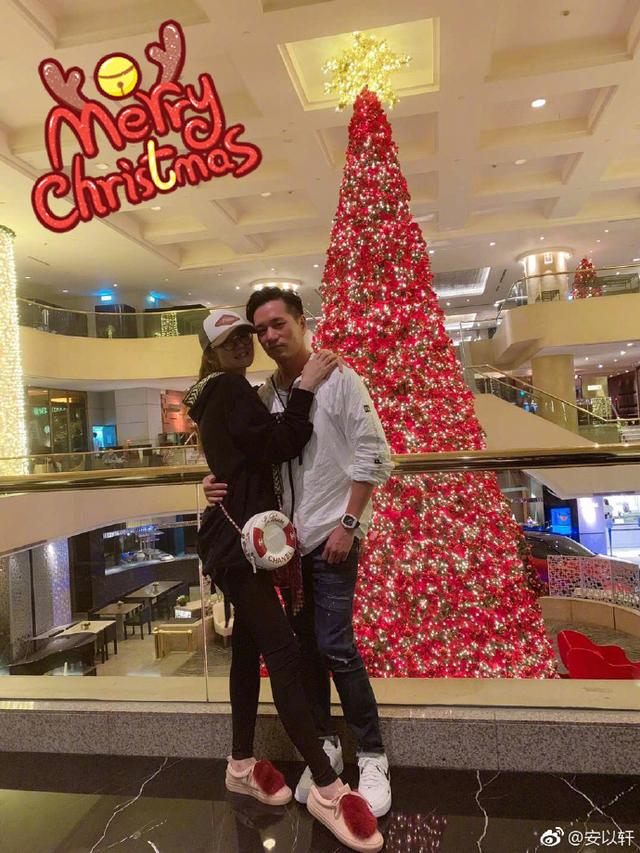 节日小孩安以轩称老公"专属小叮当"十指相扣甜蜜过圣诞,你有没有同款?