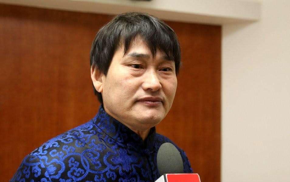大衣哥朱之文终于硬气了一回,不再害怕乡亲们借钱不还了!__凤凰网