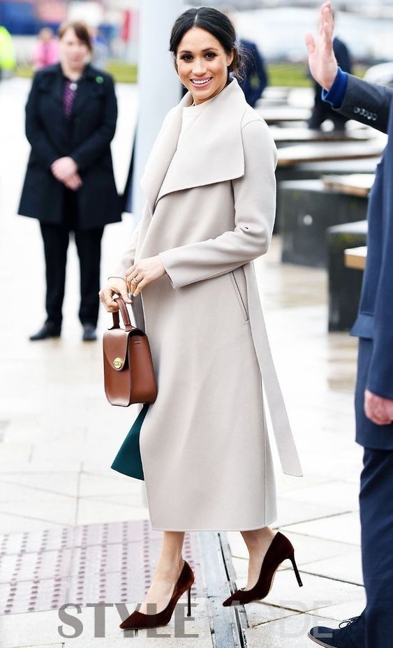 新年许愿脱单看英国王妃梅根怎么靠衣品拿下哈里王子