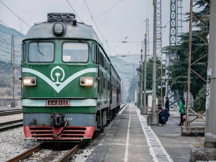 京沪线最后一列绿皮火车宣布退役网友我的爱情记忆啊