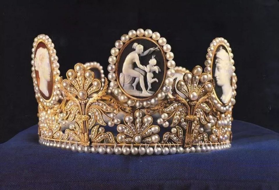 约瑟芬王后贝雕王冠一图看懂瑞典王室英国王室珠宝和皇冠多是众所周知