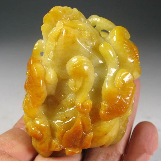 黄色翡翠中的精品鸡油黄翡翠独具魅力风华不可挡