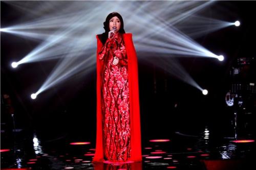 67今天上午,主持人李锐在微博上晒出与马来西亚女歌手shilaamzah