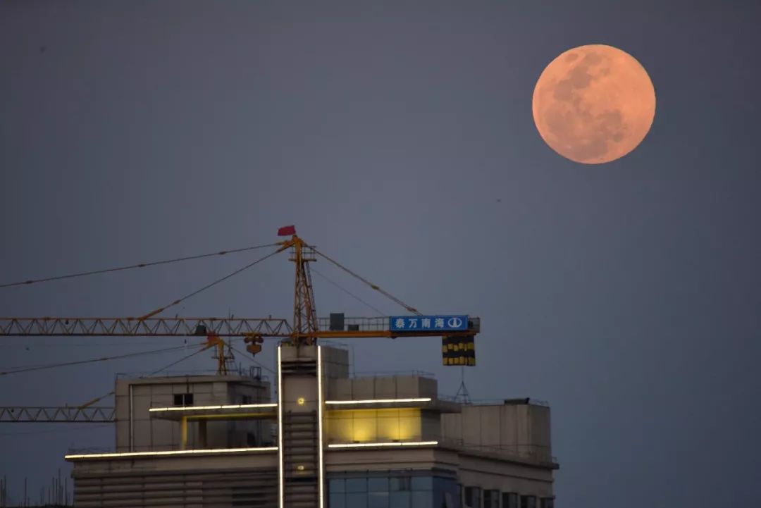 今晚元宵节恰遇超级月亮能看到的都太幸运了