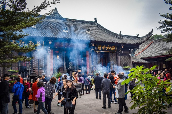 成都市区隋朝古寺历劫被毁,后因火光中文殊菩萨显灵重建并改名__凤凰