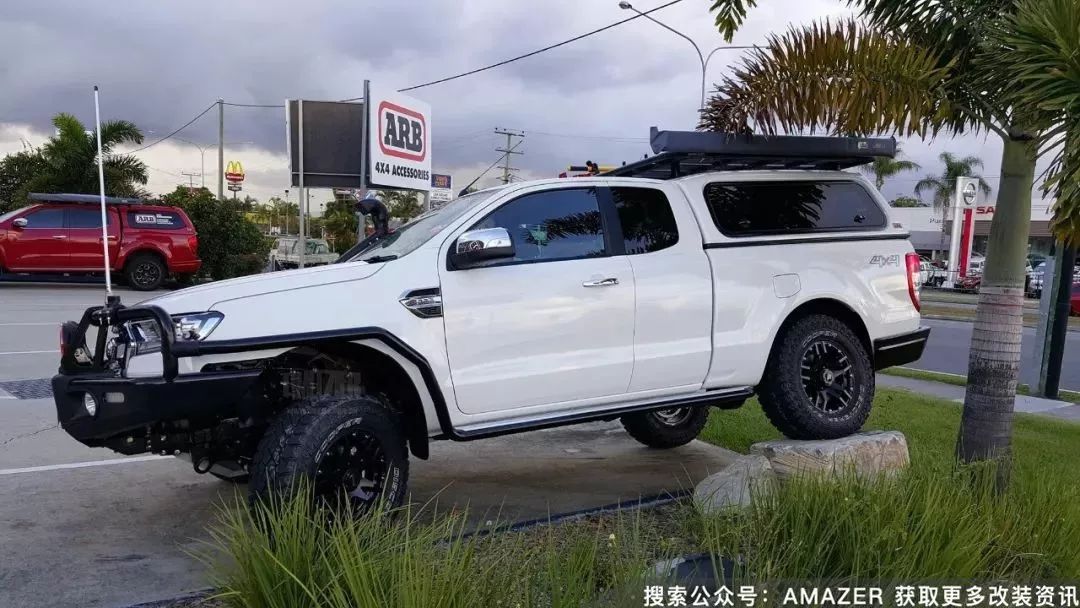 白色福特Ford Ranger的ARB改装__凤凰网