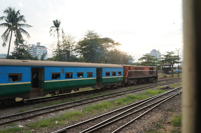 缅甸华纳国际乘火车从仰光到曼德勒