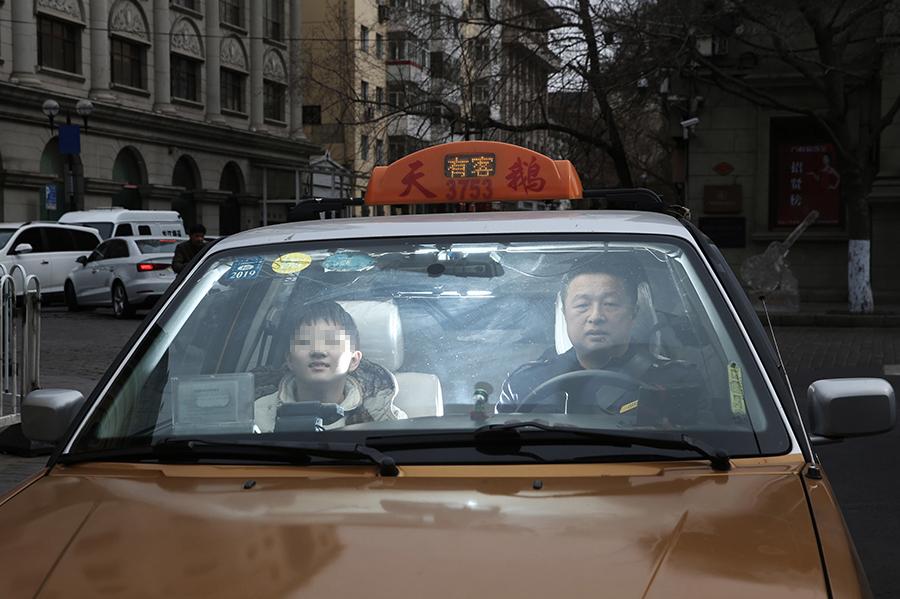 出租车上的家副驾驶永远是女儿