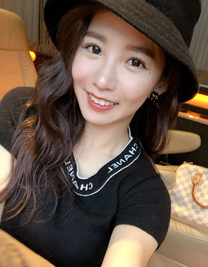 19岁郭书瑶变身29岁少女,为电影《一吻定情》演唱插曲被记起!