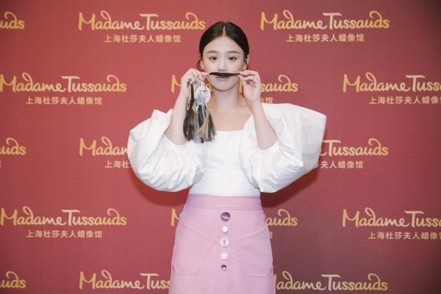 马思纯入驻杜莎夫人蜡像馆调侃自己快瘦成蜡像