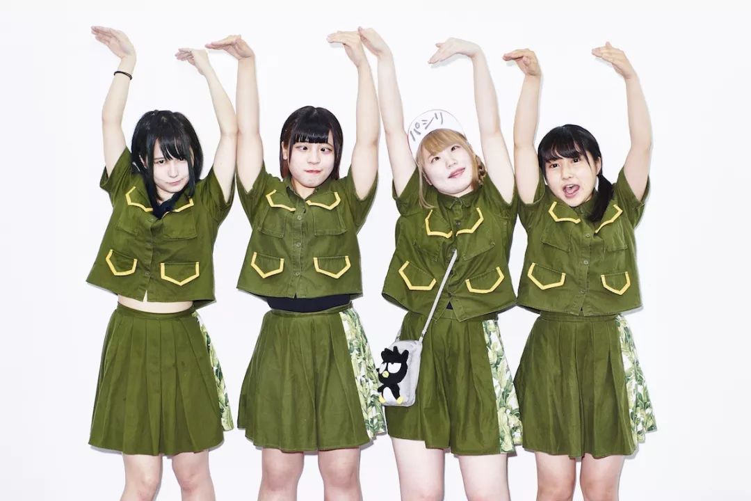 日本偶像团体直播泡澡泡澡水卖10万一瓶还告诉粉丝能喝