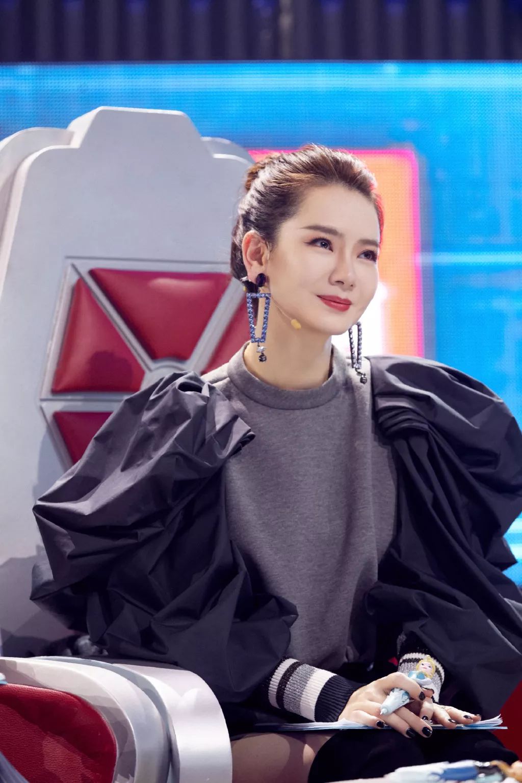 看完最强大脑被戚薇的裙子圈了粉行走的时髦精果然名不虚传最新穿搭