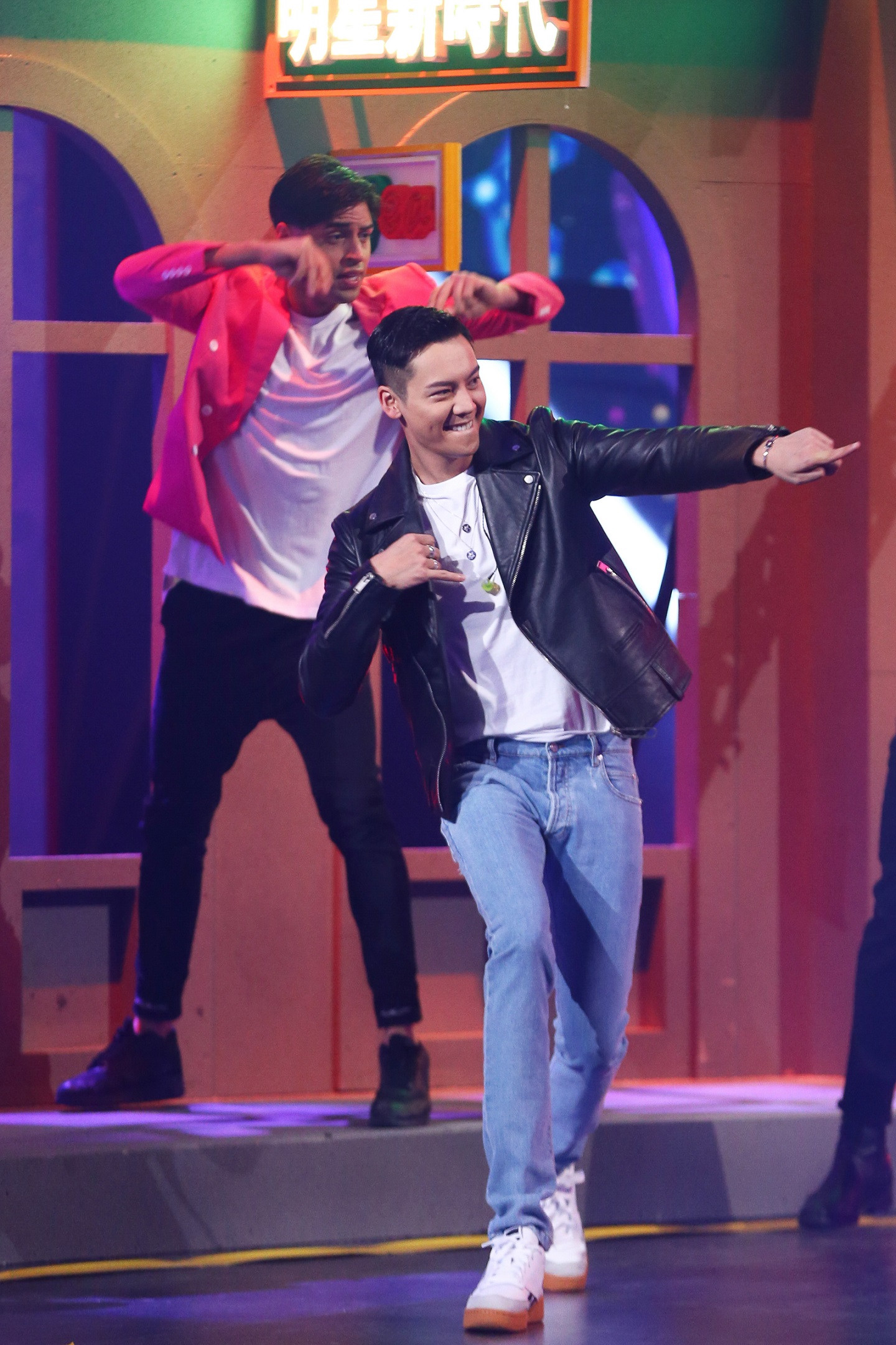 陈伟霆贾玲上演破次元跳舞贾玲伟霆跳舞太帅了