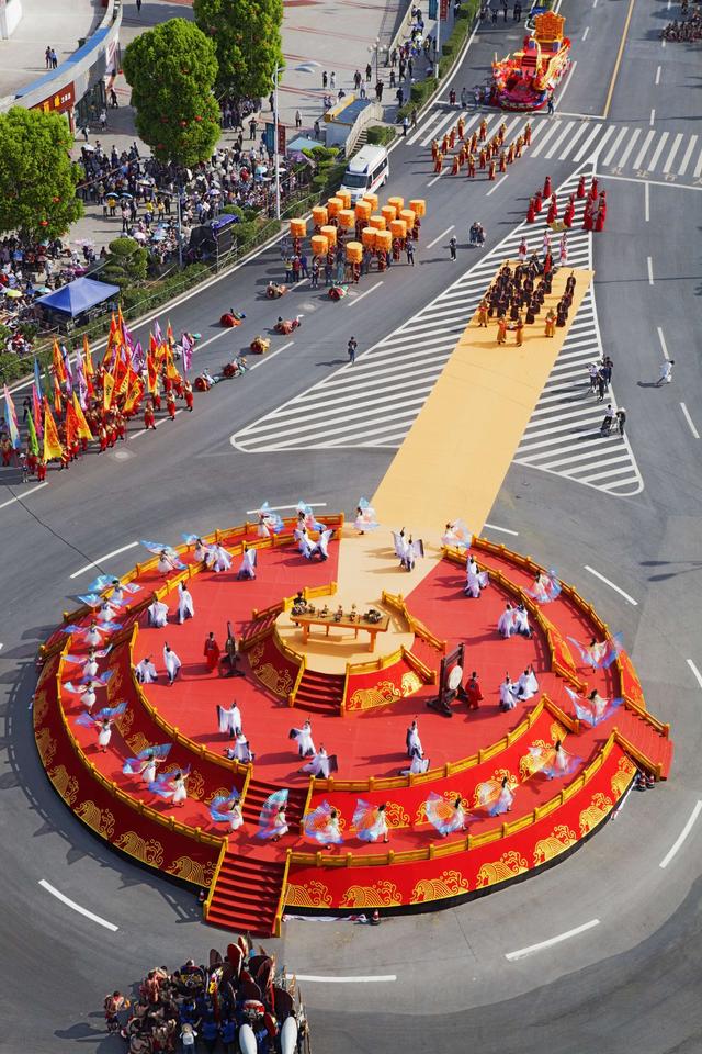 每年的丰都庙会都会吸引大量的游客前往,今年的庙会在4月5日-10日期间