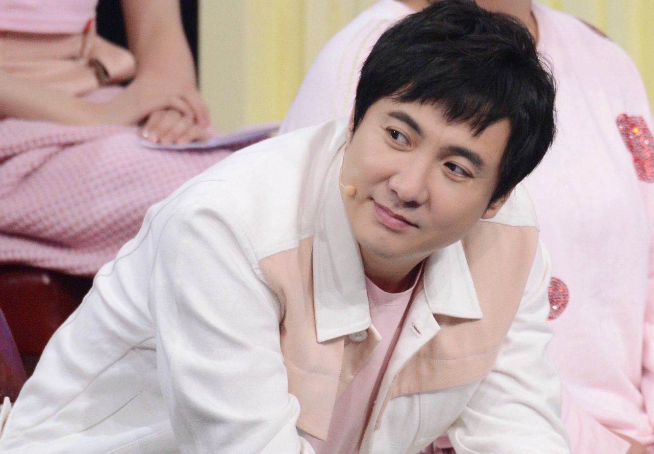 沈腾比言承旭小两岁沈腾叔叔满脸褶子对比言承旭依旧帅气被调侃