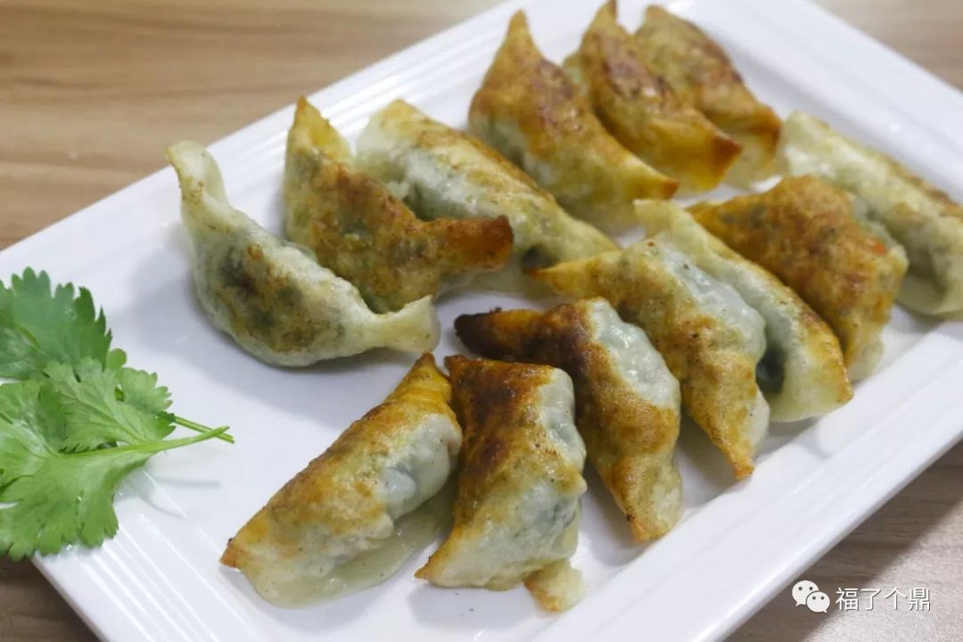 煎饺煎包吃的多了来试试温州名小吃锅贴吧