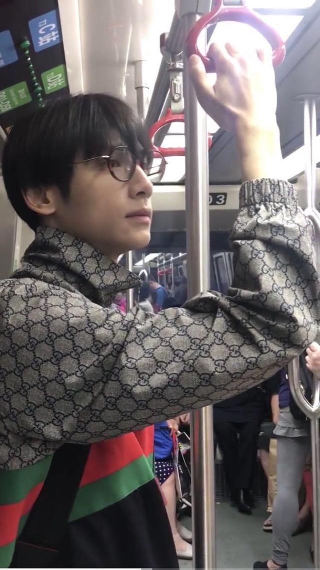 罗云熙生活照遭吐槽太丑网友直呼被丑瞎了