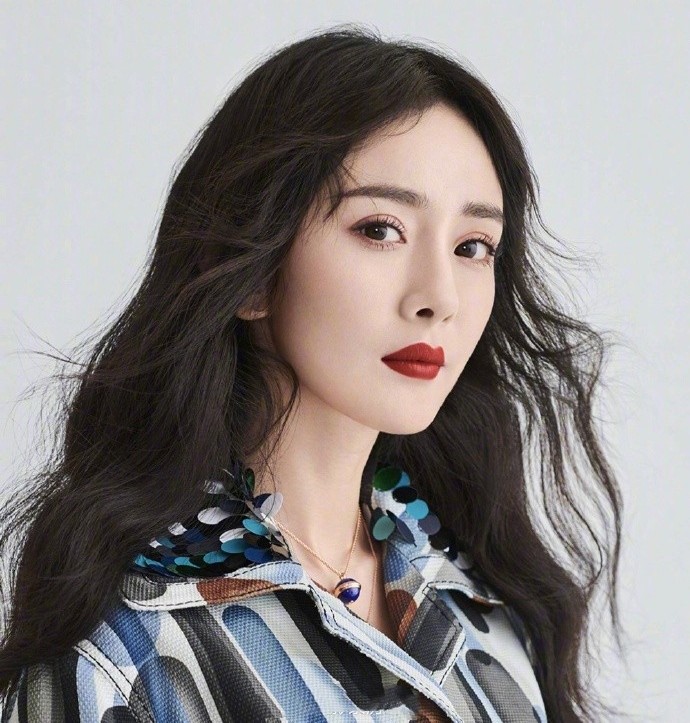 杨幂涂这些口红都是要祸害人的正红不要太美珊瑚红满满女人味