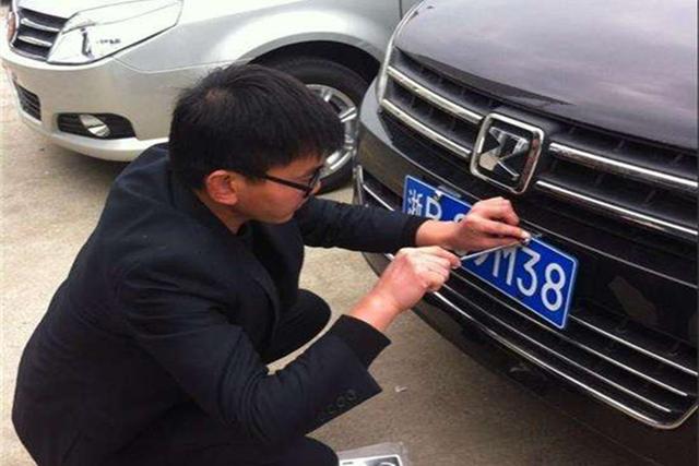 车管所上牌只要一百多,而4s店却要好几千,自己上牌真的很难吗?_手机凤