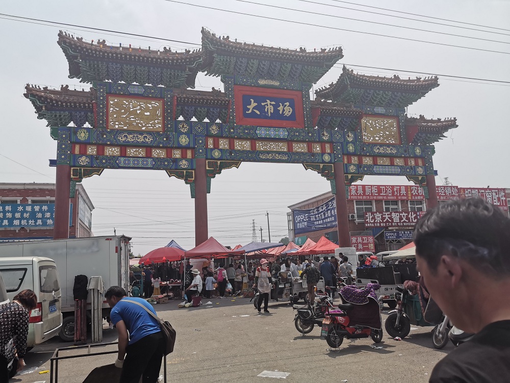 听说水果涨价了?逛完杨镇大集,还真没觉着