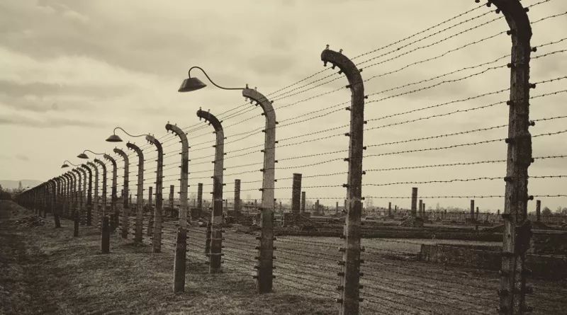 无人机采二战难民拘留营图像,助建虚拟实景__凤凰网