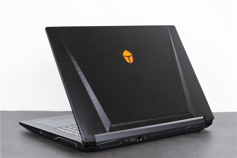 雷神911plus体验测评这是一款会令你大开眼界的游戏本