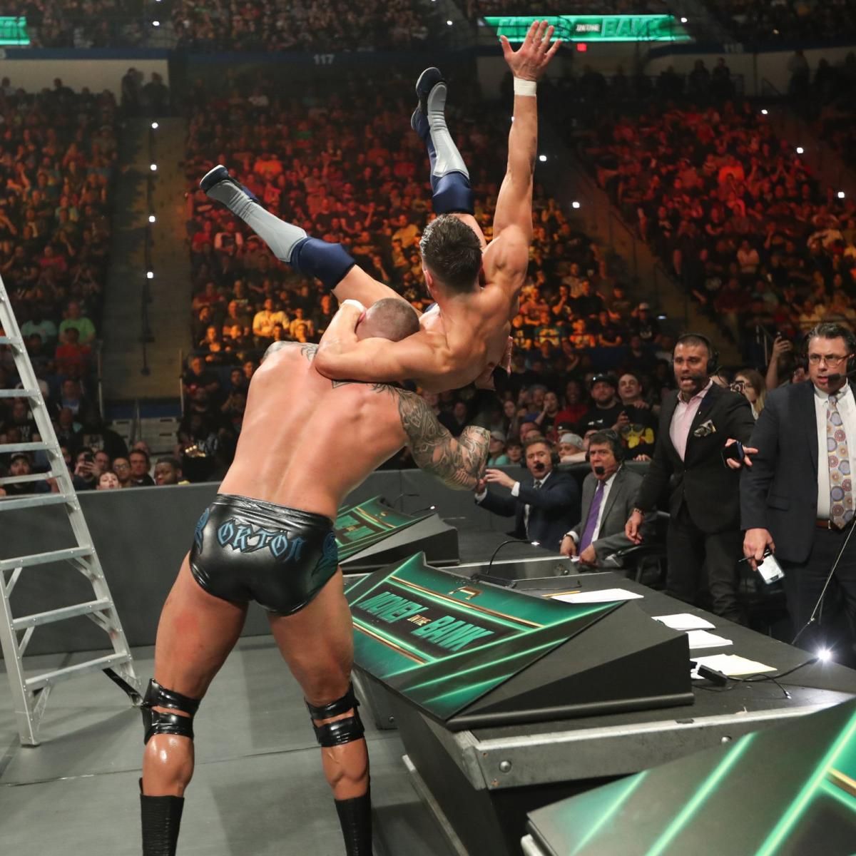 wwe摔小辉新闻ic冠军芬巴洛尔评论2019合约公文包大赛