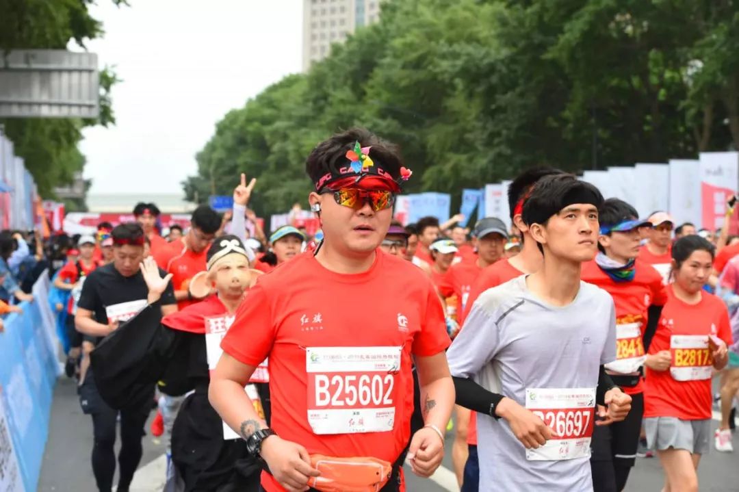刚刚2019长春国际马拉松燃爆春城