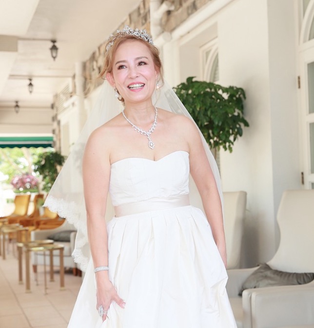 刘家良遗孀翁静晶大婚,曾和张国荣主演《杨过和小龙女》